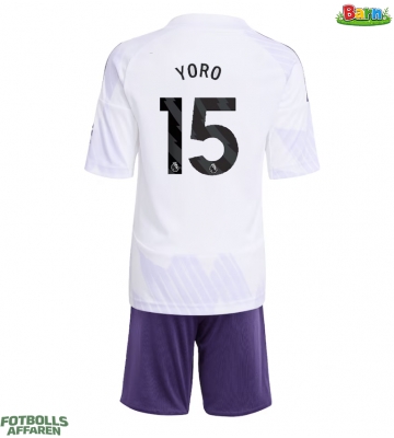 Manchester United Leny Yoro #15 Bortaställ Barn 2025-26 Kortärmad (+ Korta byxor)